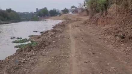 Chandrapur existence Zarpat river danger due to encroachment the road through the riverbed