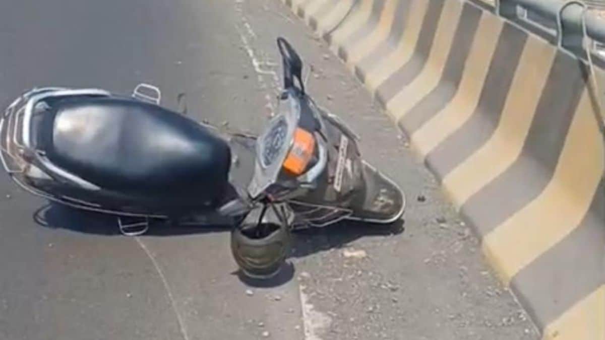 Traffic warden dies in accident on coastal road