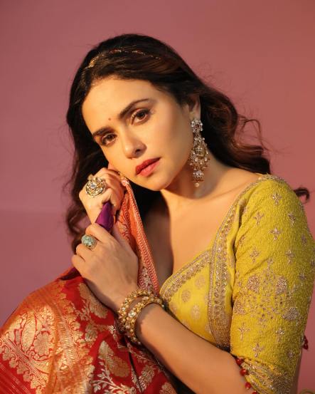 अभिनेत्री अमृता खानविलकर (फोटो सौजन्य : इन्स्टाग्राम)