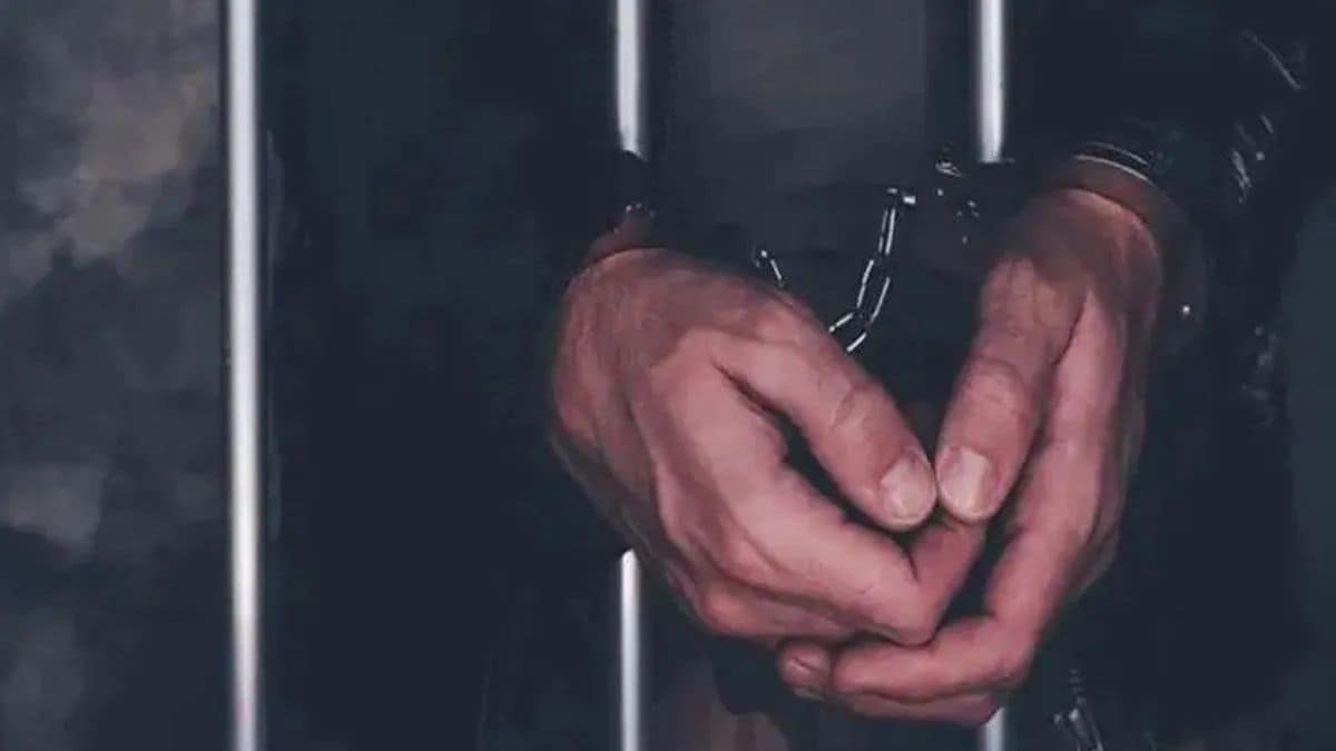 Two drug smugglers arrested from Chunabhatti and Valsad