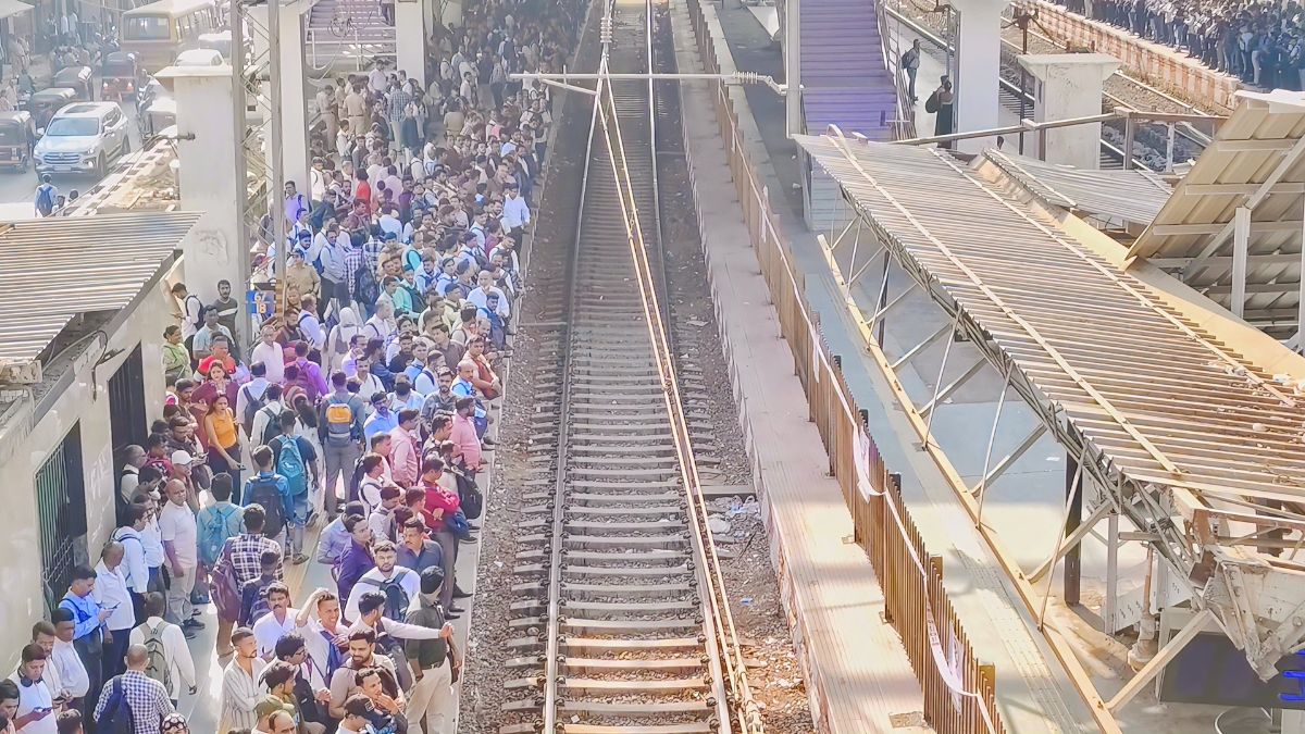 net on platform of badlapur railway station will not be removed immediately