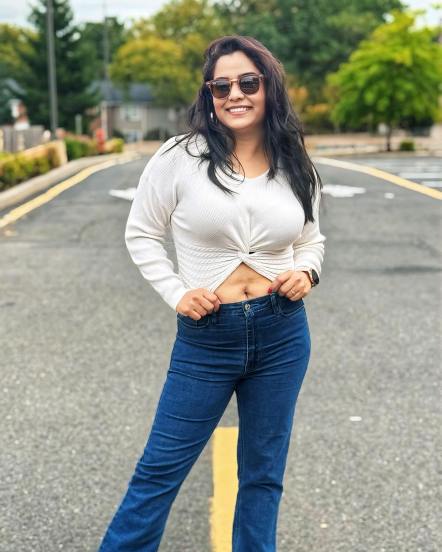 चेतनाने तिच्या इन्स्टाग्राम अकाऊंटवर तिच्या गाडीच्या वर्षपुर्तीनिमित्त एक खास पोस्ट शेअर केली आहे.