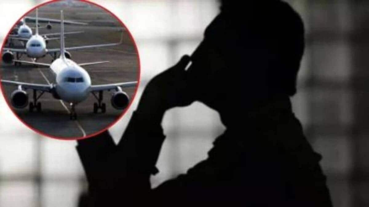 विमानाने सोमवारी सायंकाळी सात वाजता जयपूरहून उड्डाण केल्यानंतर सुमारे २० मिनिटांनी कर्मचाऱ्यांना शौचालयात चिठ्ठी सापडली.