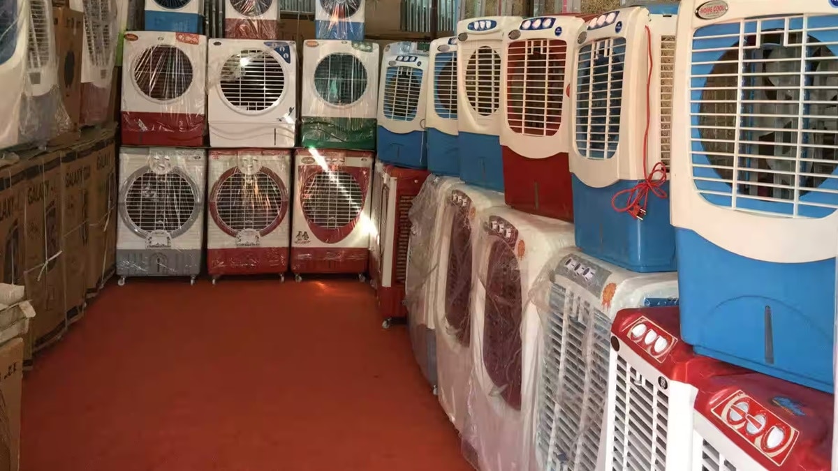 cooler seller beaten up loksatta news