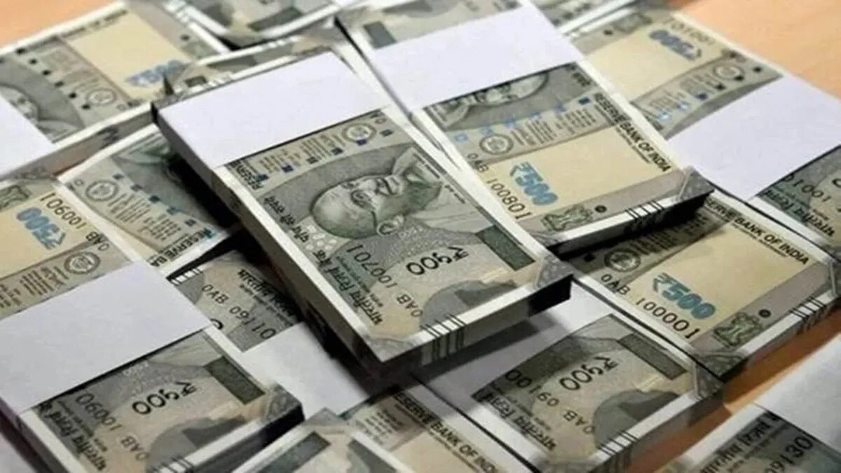 pune builder cash stolen