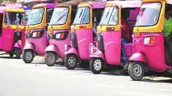 पुणे : शहरातील रस्त्यांवर आता गुलाबी रिक्षांची ‘धाव’, १७७६ ‘पिंक ई-रिक्षां’ना परवानगी