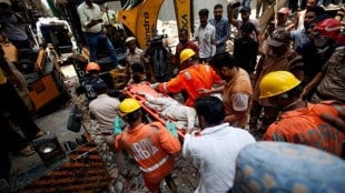 delhi building collapse