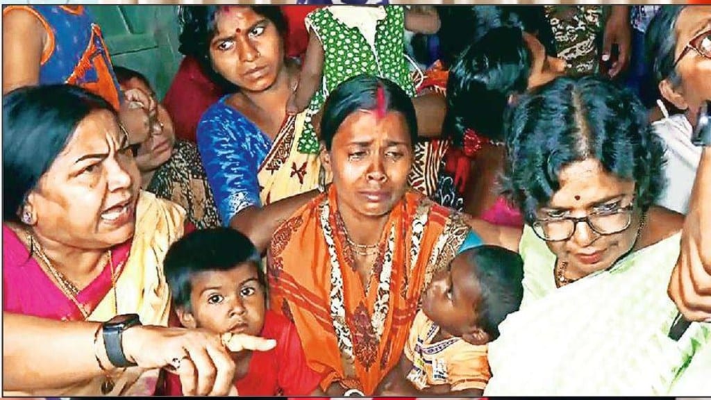 माल्दामध्ये उच्चस्तरीय दौरे, पश्चिम बंगालच्या मुख्यमंत्र्यांची विनंती डावलून राज्यपालांची भेट (PTI Photo) 
