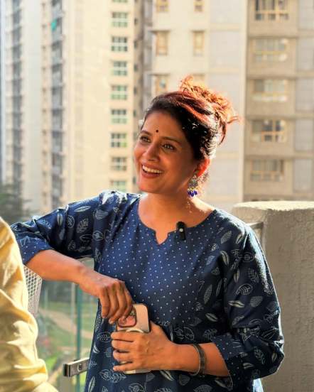 अशातच सोनालीने नुकत्याच शेअर केलेल्या फोटोंकडे चाहत्यांचे लक्ष वेधलं आहे.