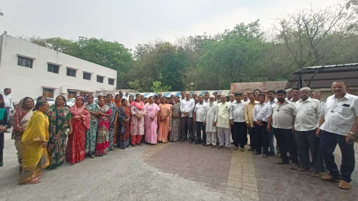 Congress protest at Jeevan Authority office for water problem