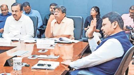 chief minister devendra fadnavis on vadhavan port land acquisition issues