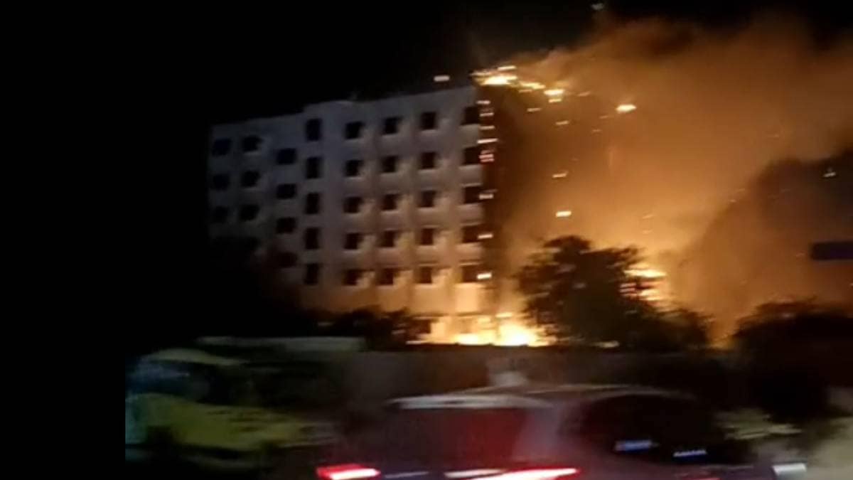hotel grand sarovar dhule fire news in marathi