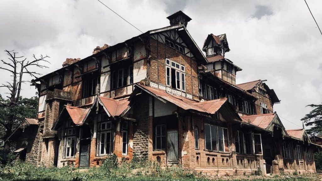 india haunted tourist places | Most Haunted Places In India | bhangarh fort | Kuldhara Village | National Library | Charleville Mansion Shimla | Three Kings Church Goa