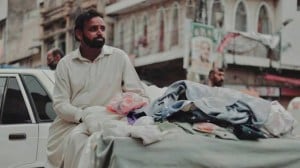 महागाईने पाकिस्तानचं कंबरडं मोडलं, जीवनावश्यक वस्तूंच्या किमती गगनाला भिडल्या