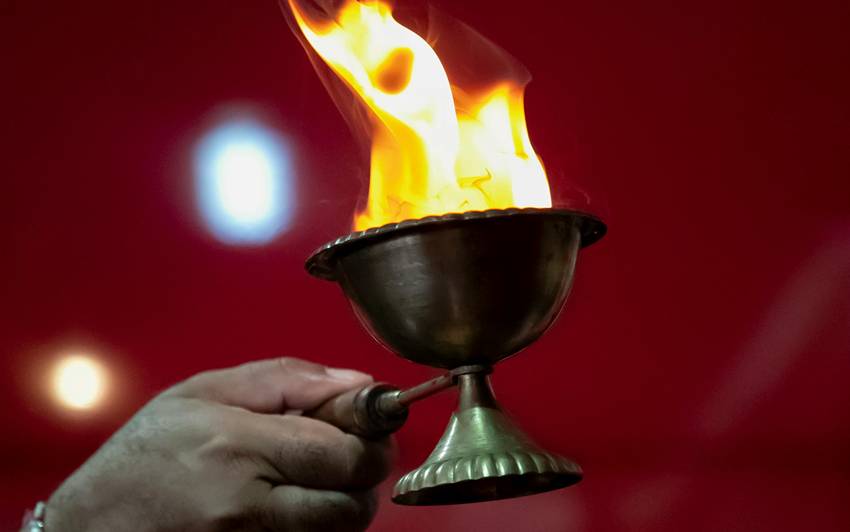 Scientific Reason of lighting lamp