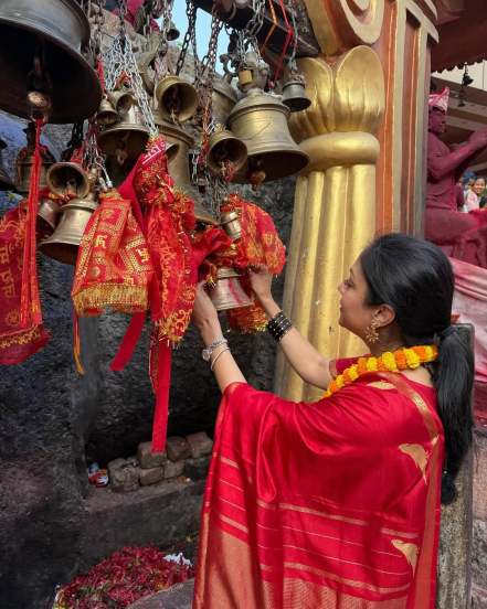 jyothika visits kolhapur mahalaxmi temple