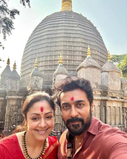 jyothika visits kolhapur mahalaxmi temple