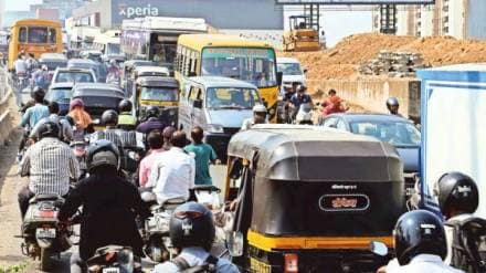 kalyan mumbra bypass traffic jam road accident at Shilphata - Mahape road
