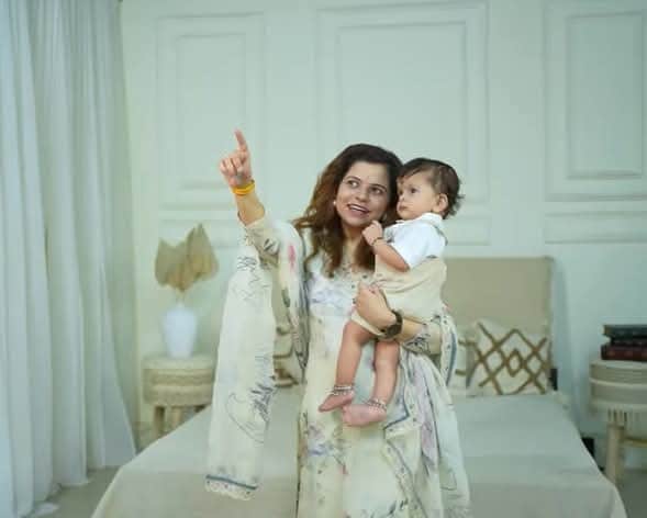 marathi singer kartiki gaikwad shares baby boy photos