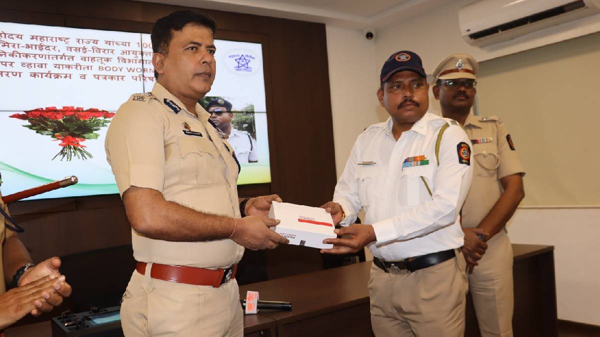 ‘Camera’ in traffic police uniform for strict adherence to traffic rules phm 00