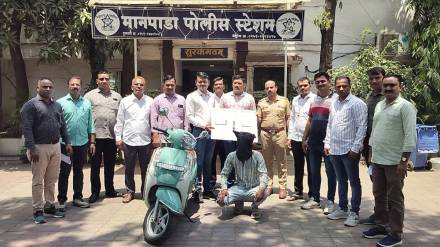 mobile phones theif arrested stealing in Dombivli Kalyan area