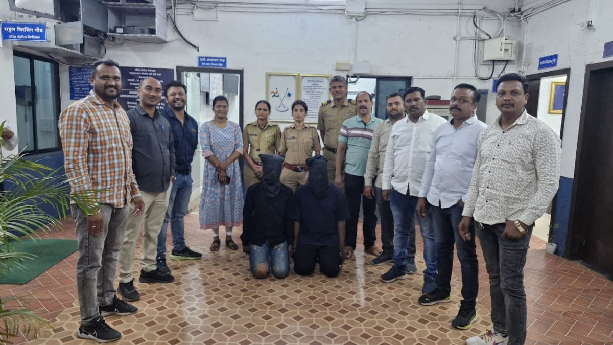 Two arrested for stealing money by pushing pedestrians and pretending to fall