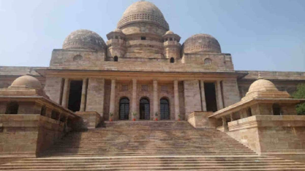 Bombay High Court Nagpur Bench orders government to reimburse schools for outstanding fees under RTE within a week