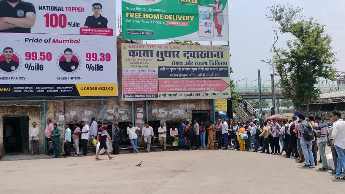 Due to lack of a roof, passengers suffered in the heat; people going to Bhiwandi facing major heat