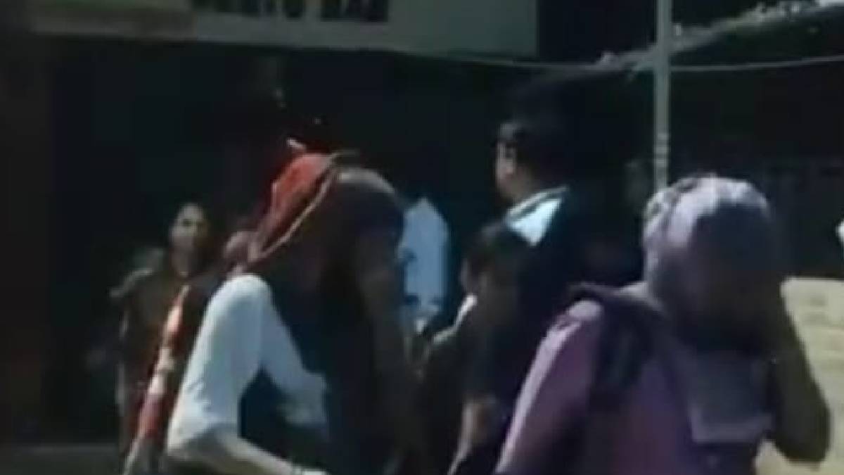 police raid against ladies bar Ulhasnagar KDMC employees caught in action
