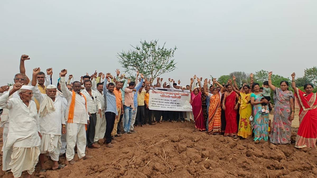 The Agricultural Land Protection Action Committee opposes MIDC Kombhali area of ​​Karjat taluka bans political leaders from the village