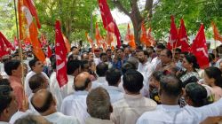 जन सुरक्षा विधेयकाविरोधात जिल्हाधिकारी कार्यालयावर मोर्चा