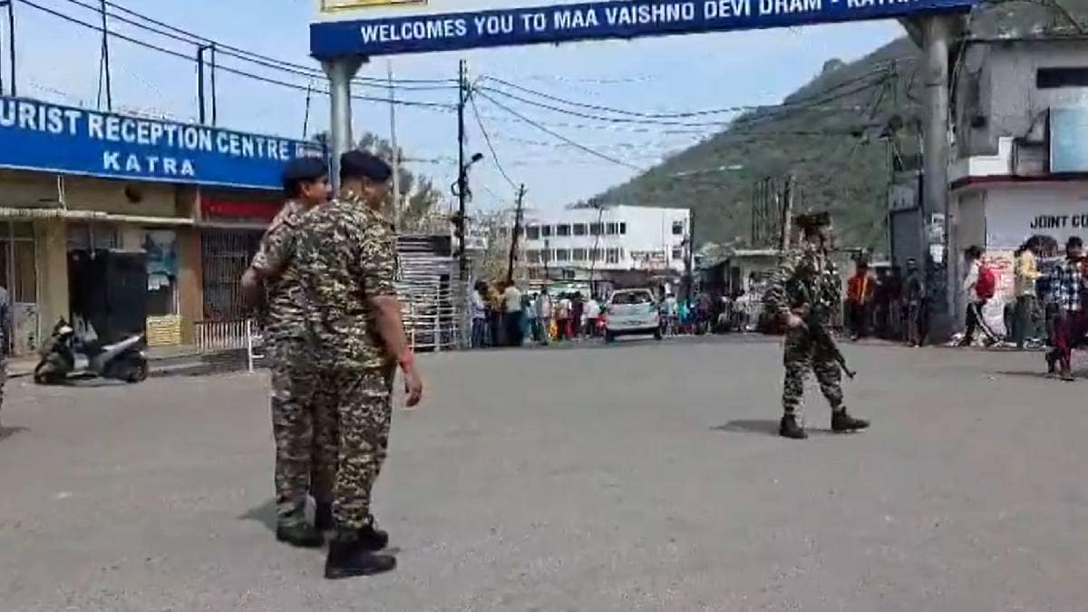 Vaishno Devi devotees tourists facing plight protest and Strike in Katra against Pahalgam attack