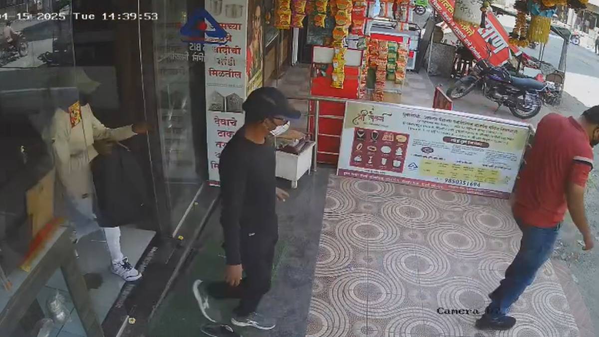 Pune , dhayari, jewellery shop , robbery dhayari police , pune crime news