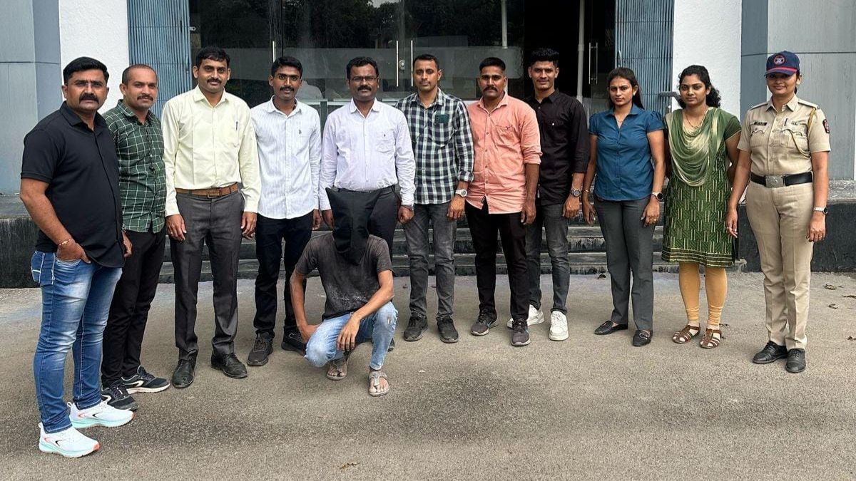 fraud of rs 2.5 crore cyber thief from beed has connection with pakistani citizen