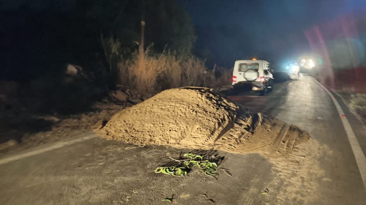 action against unauthorized sand transporters in Malvan