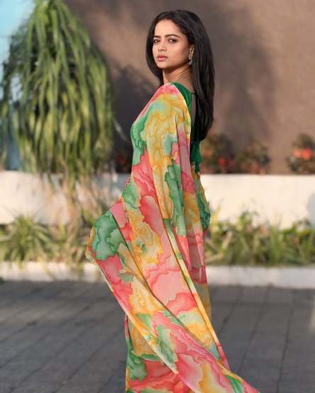 shivali parab saree look