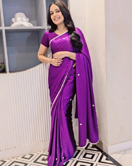 marathi actress shares childhood photos playing lead role