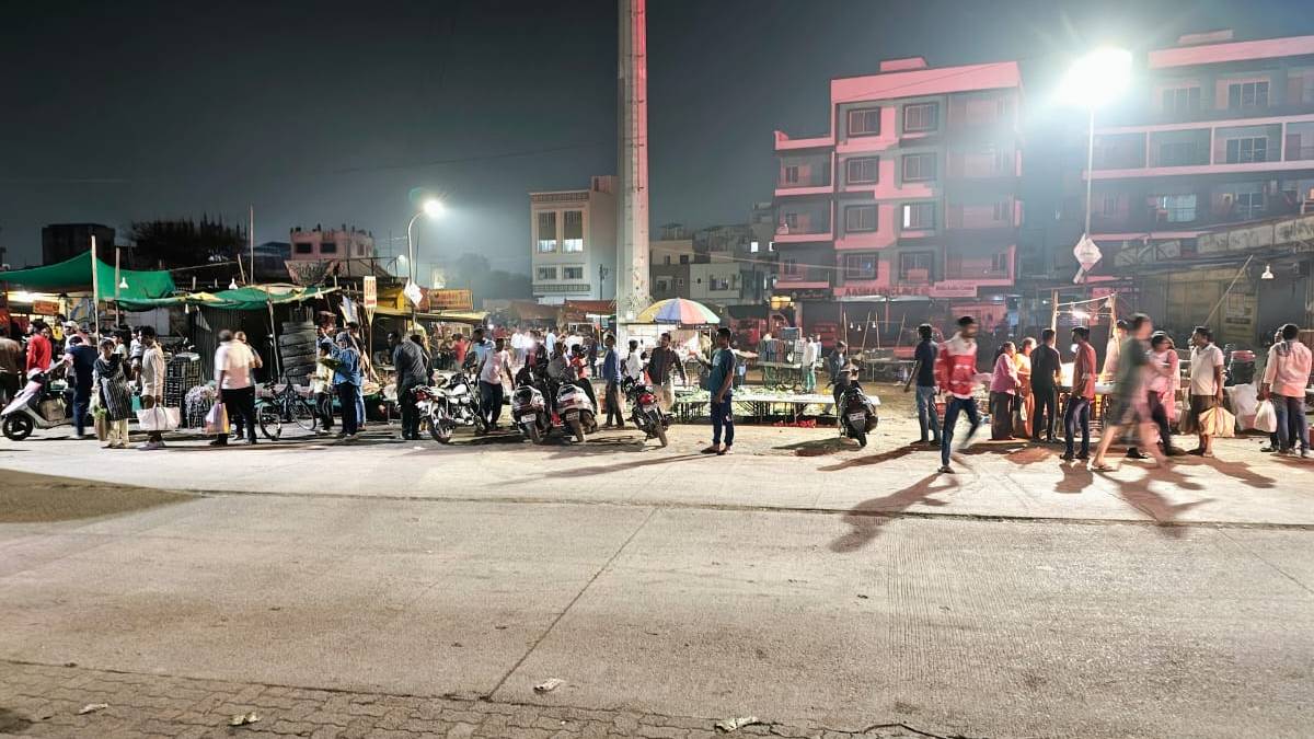 One killed three injured in firing at Mankapur weekly market on Godhani Naka Chowk Road Nagpur news