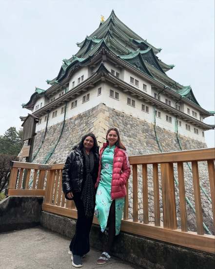 sonalee kulkarni japan trip with mother