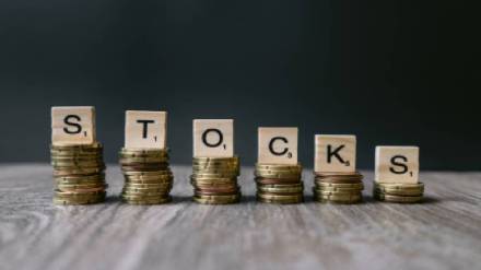 Shares of more than half of listed companies were negative last year print eco news