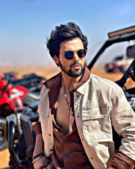 who is parth samthaan who replaced shivaji satam in cid 2