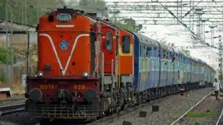 Mumbai to Madgaon holiday trains news in marathi