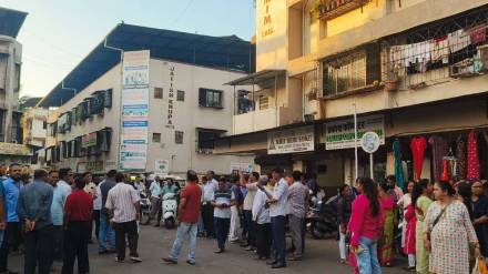 Residents protest after Railways announces low compensation for 6 buildings in Vasai news