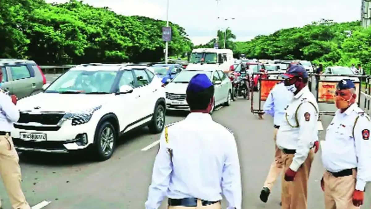 Cases have been filed against 34 drivers for driving in the wrong direction on the Ghodbunder road |