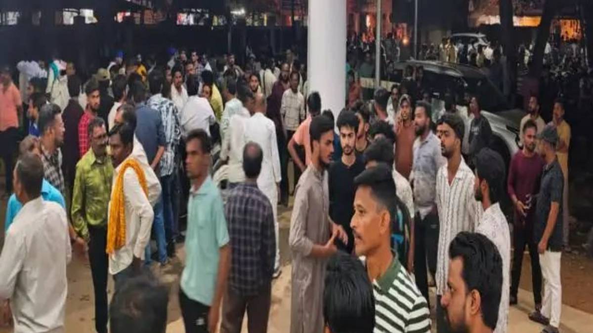 a person who insulted great heros was brutally beaten up in gondia