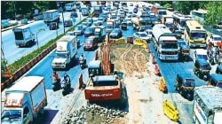 बांधकामग्रस्त मुंबईला प्राधिकरणेच जबाबदार!