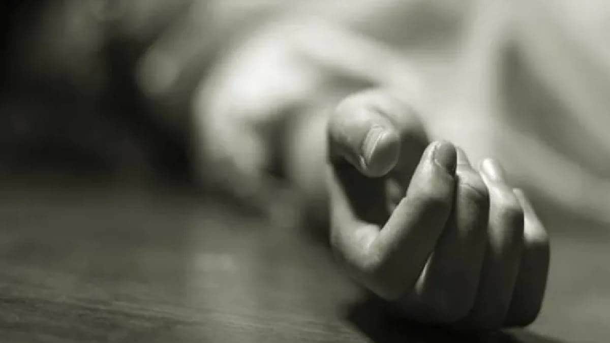 A shocking incident of a friend being strangled to death has taken place in Hadapsar area