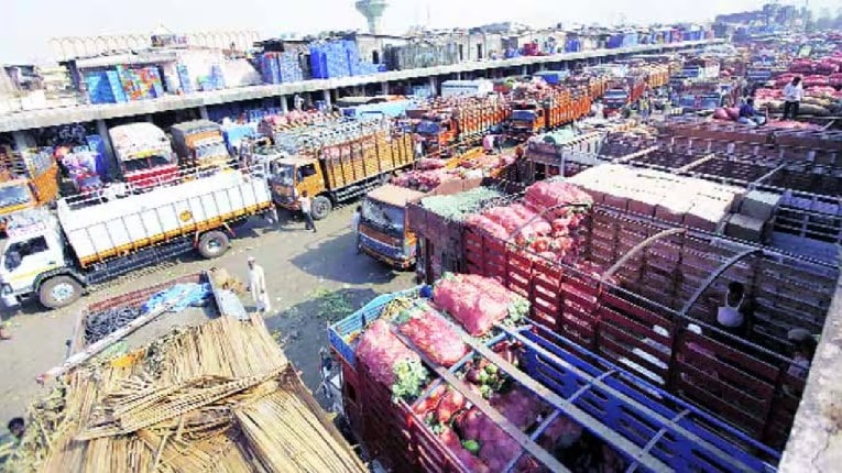 एपीएमसीची ‘तुंबई’: नालेसफाईचा फज्जा; व्यापाऱ्यांचा संताप अनावर