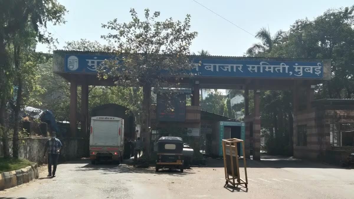 APMC takes strong action against untaxed tur import case