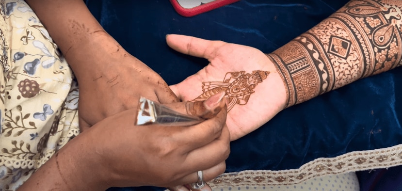 Akshay Kelkar Sadhana Kakatkar Mehndi Ceremony